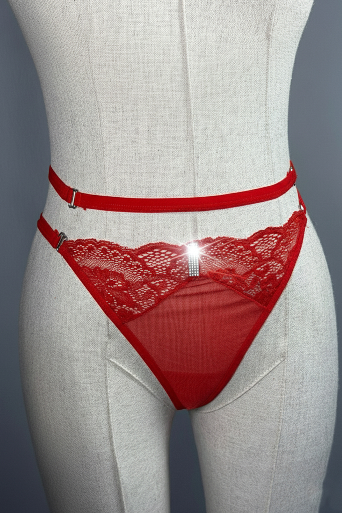 Kırmızı Fantezi Seksi Taş Detaylı String Tanga MBU-9006 Kırmızı Fantezi Seksi Taş Detaylı String Tanga MBU-9006